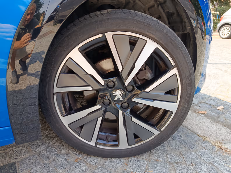 Peugeot 208 - 49
