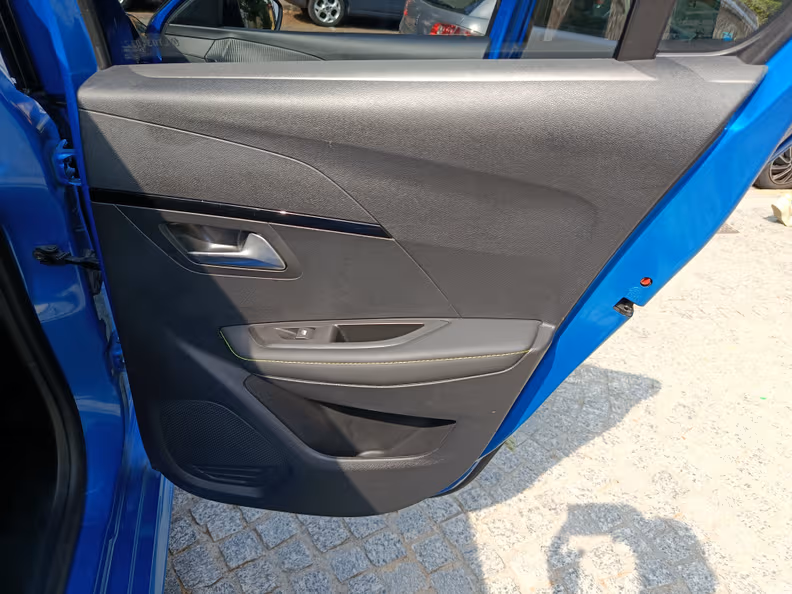 Peugeot 208 - 42