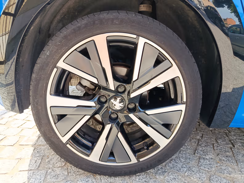 Peugeot 208 - 51