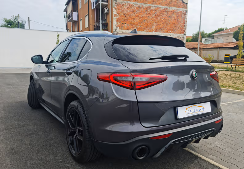 Alfa Romeo Stelvio - 9