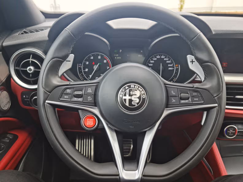 Alfa Romeo Stelvio - 32