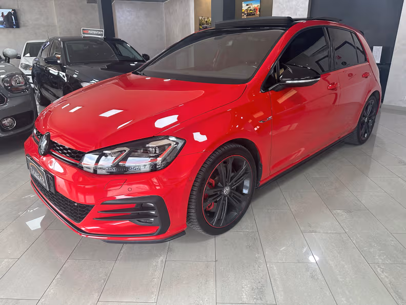 Volkswagen Golf - 1