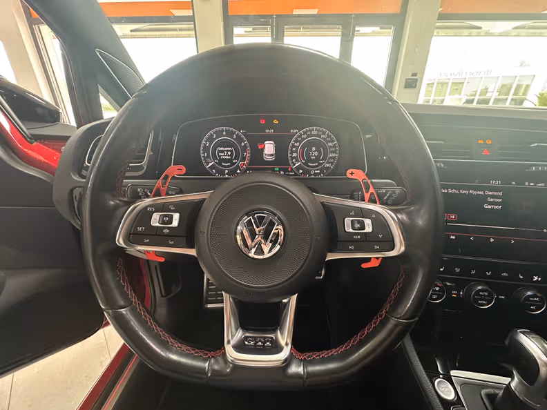 Volkswagen Golf - 10