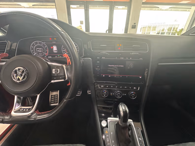Volkswagen Golf - 11