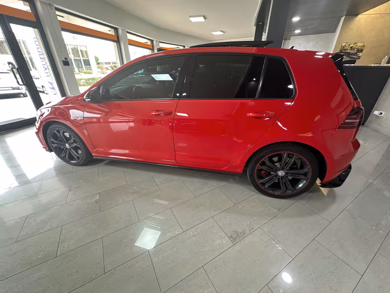 Volkswagen Golf - 2
