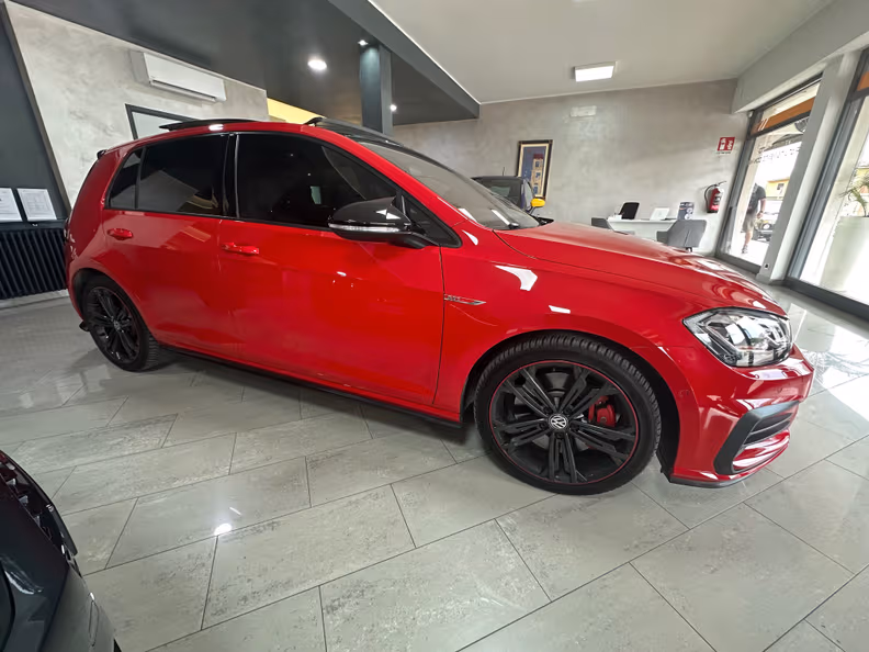 Volkswagen Golf - 6