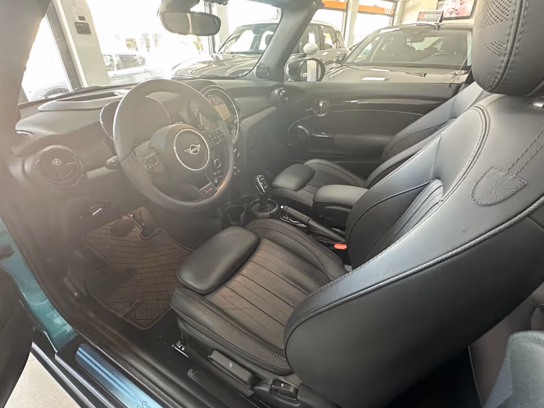 MINI Convertible - 9