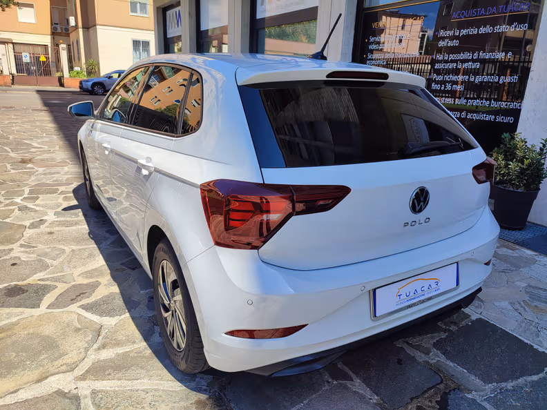 Volkswagen Polo - 2