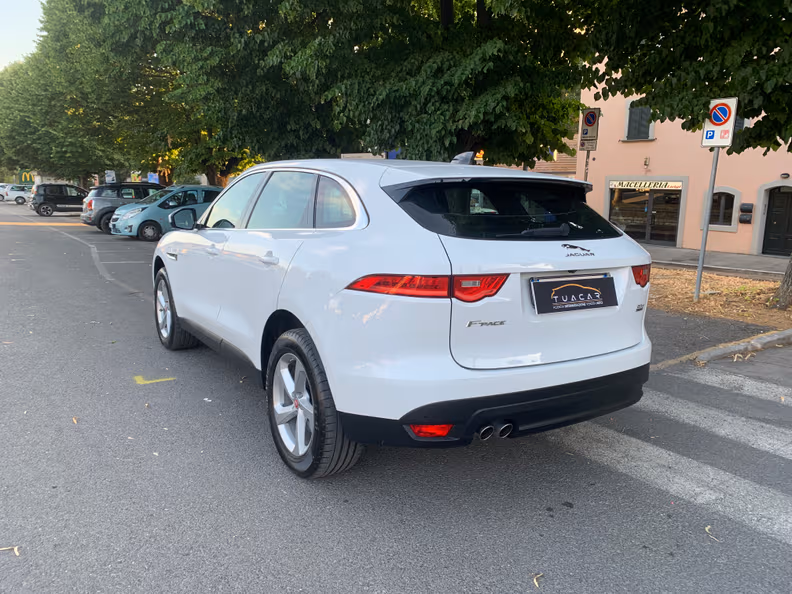 Jaguar F-Pace - 9