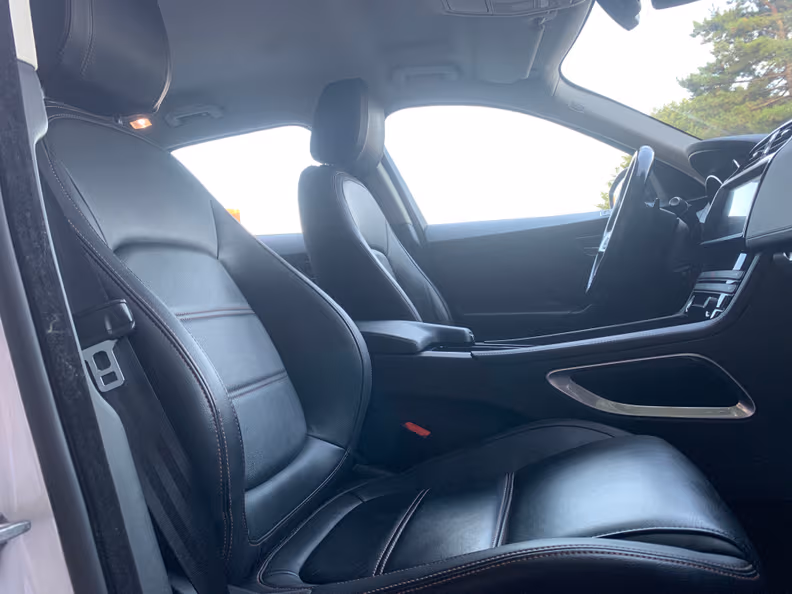 Jaguar F-Pace - 50