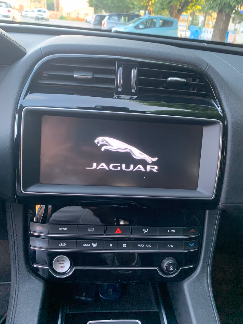 Jaguar F-Pace - 31