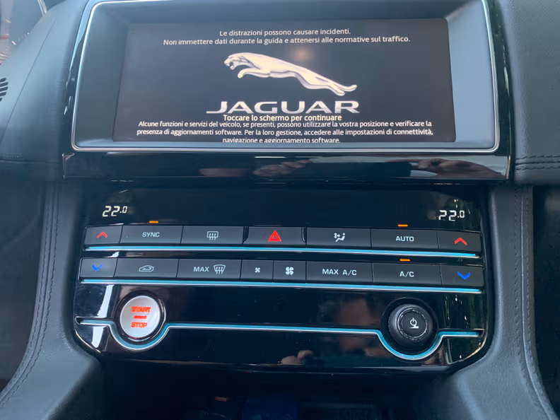 Jaguar F-Pace - 58