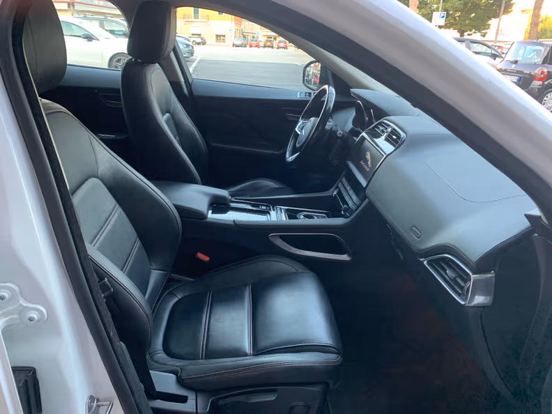Jaguar F-Pace - 49