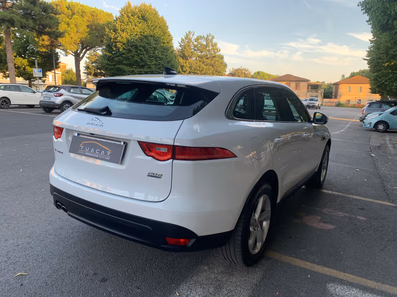 Jaguar F-Pace - 11
