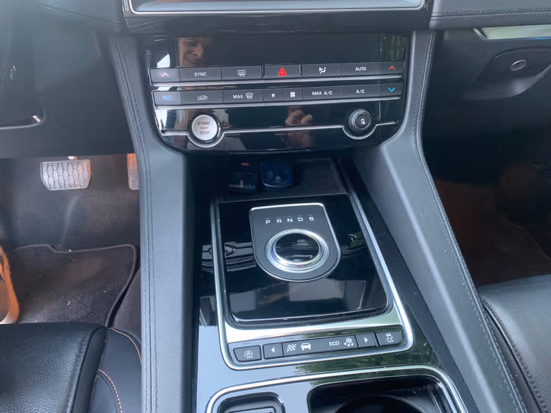 Jaguar F-Pace - 32