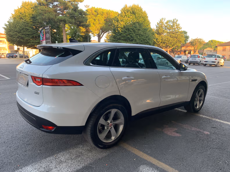 Jaguar F-Pace - 12