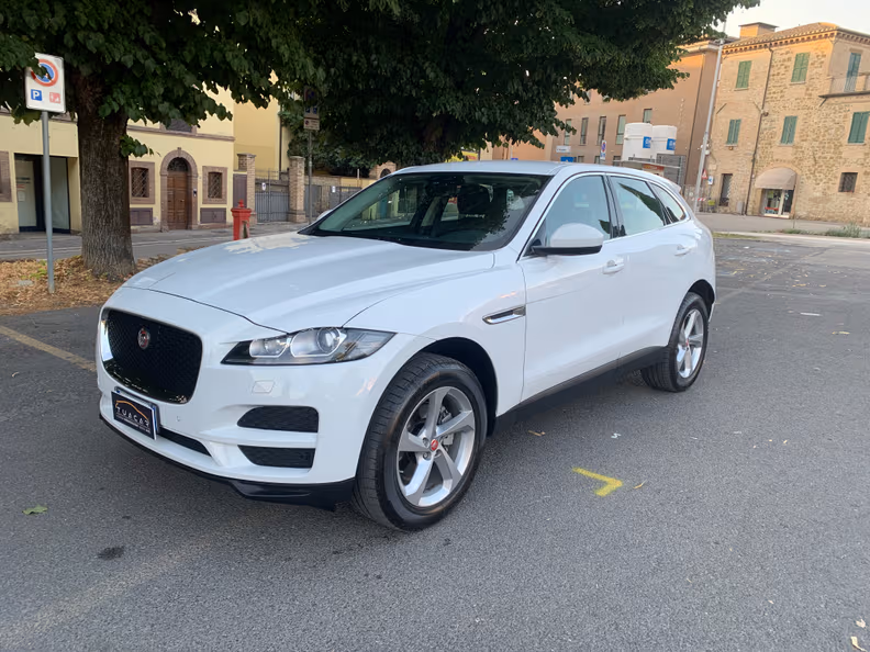 Jaguar F-Pace - 1