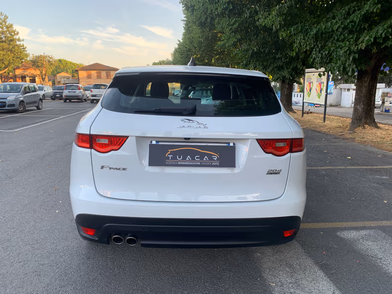 Jaguar F-Pace - 10