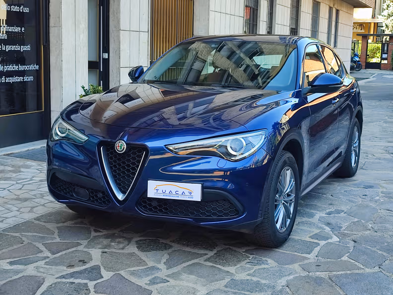Alfa Romeo Stelvio - 1