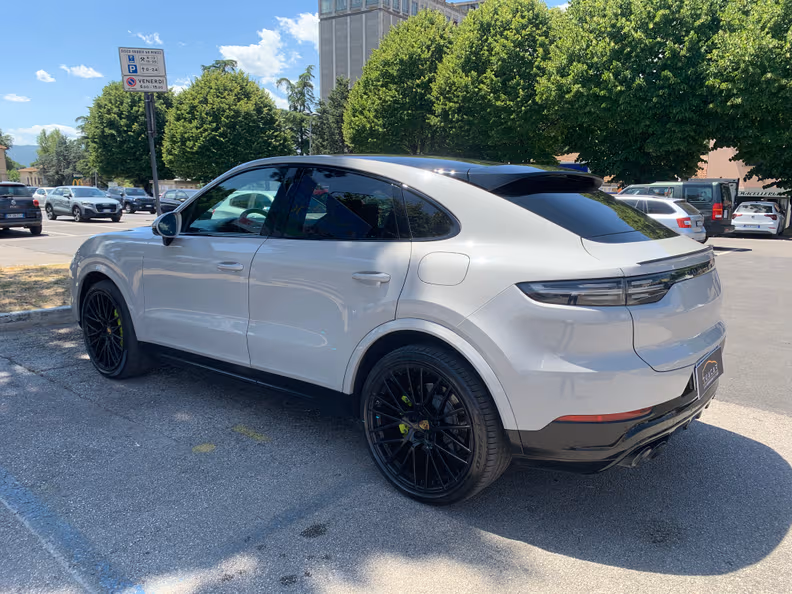 Porsche Cayenne - 5