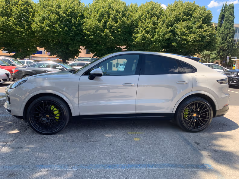 Porsche Cayenne - 4