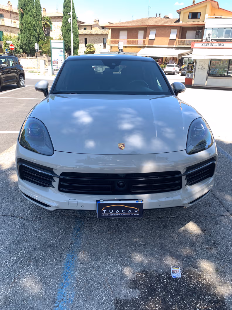 Porsche Cayenne - 2