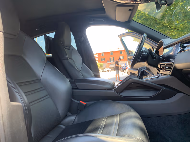 Porsche Cayenne - 37