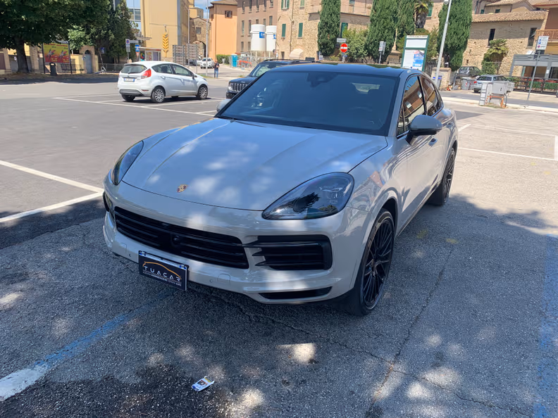 Porsche Cayenne - 1