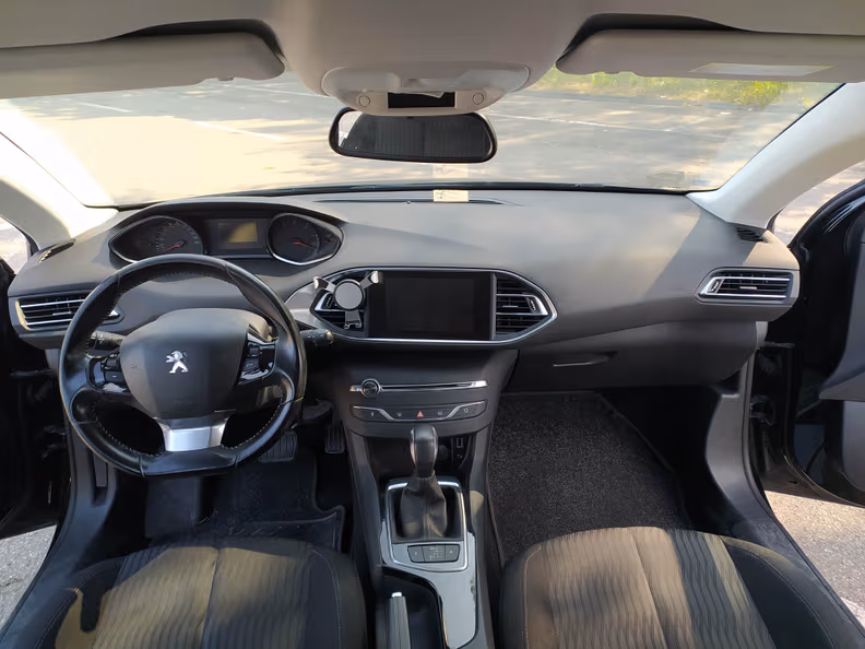 Peugeot 308 - 8