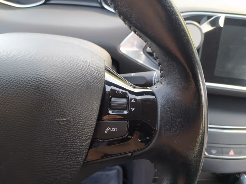 Peugeot 308 - 57