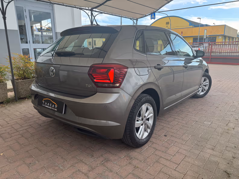 Volkswagen Polo - 4