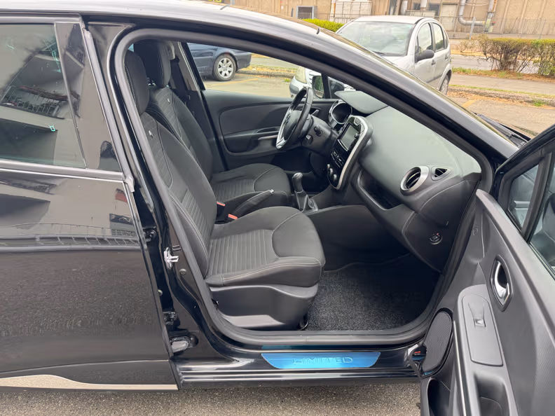 Renault Clio - 26
