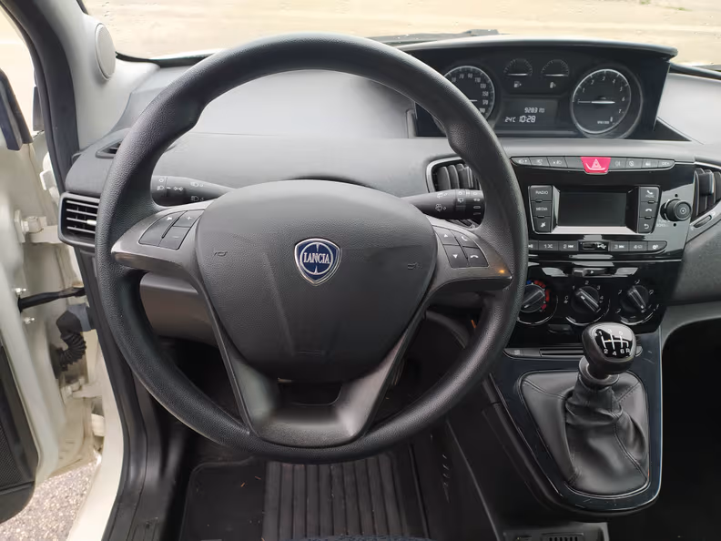 Lancia Ypsilon - 41