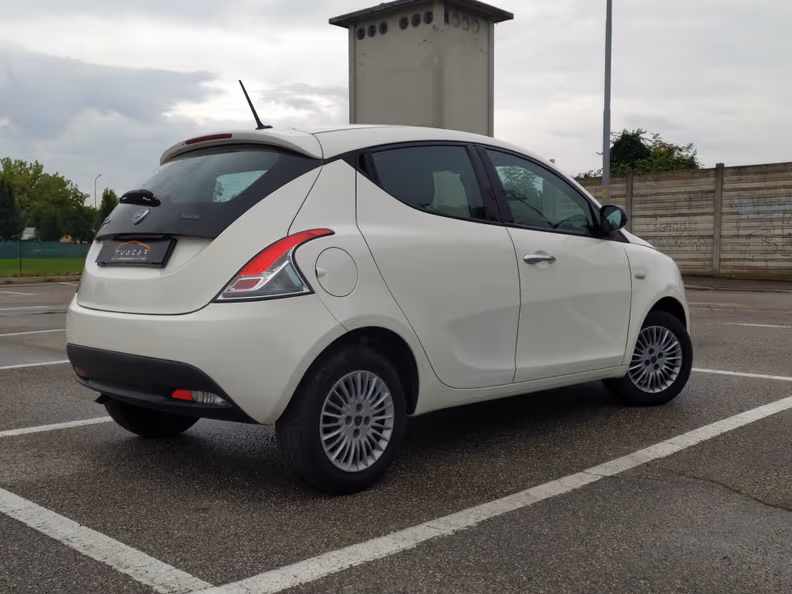 Lancia Ypsilon - 4