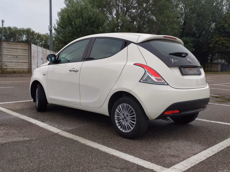 Lancia Ypsilon - 5