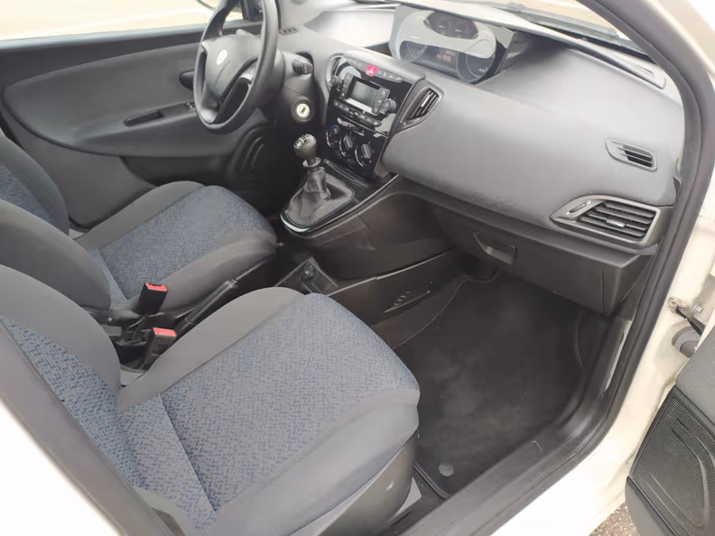 Lancia Ypsilon - 9