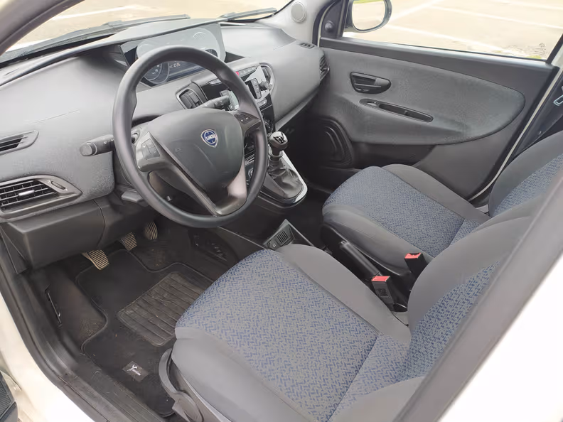 Lancia Ypsilon - 7
