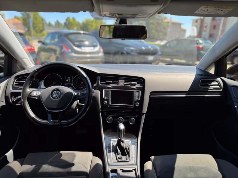 Volkswagen Golf - 17