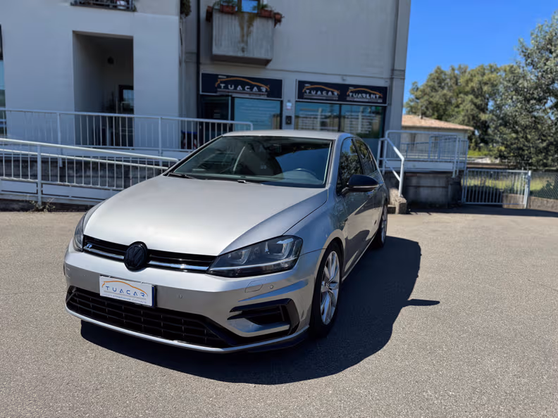 Volkswagen Golf - 1