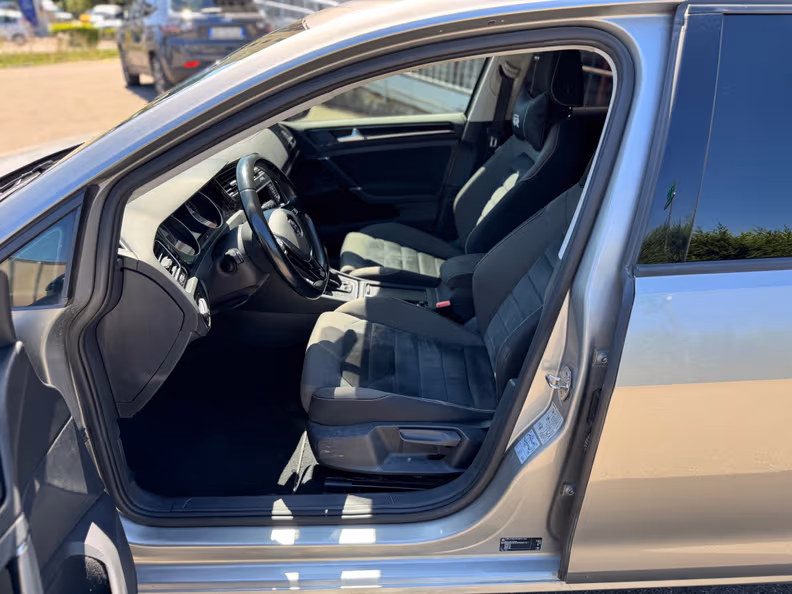 Volkswagen Golf - 20
