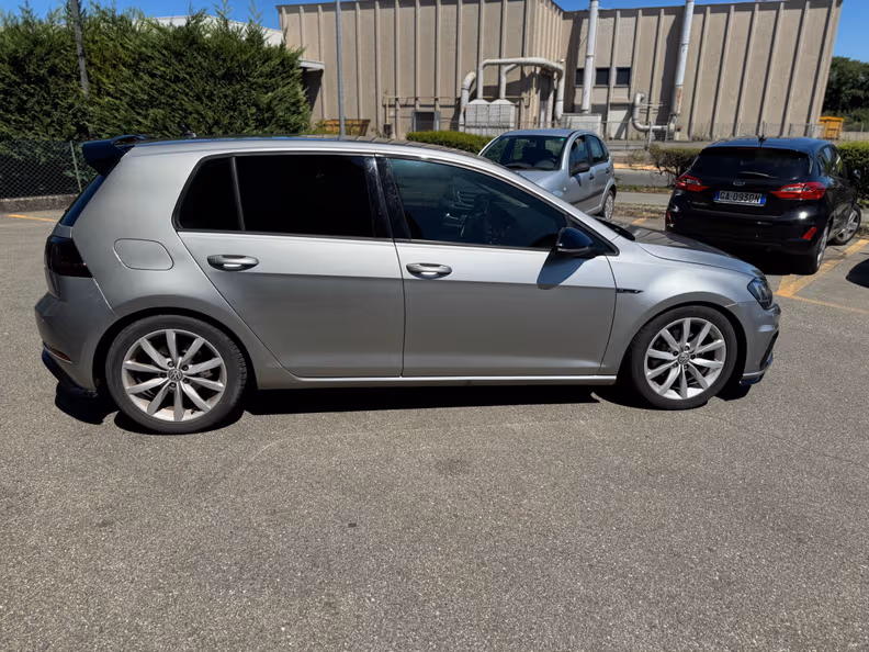 Volkswagen Golf - 6