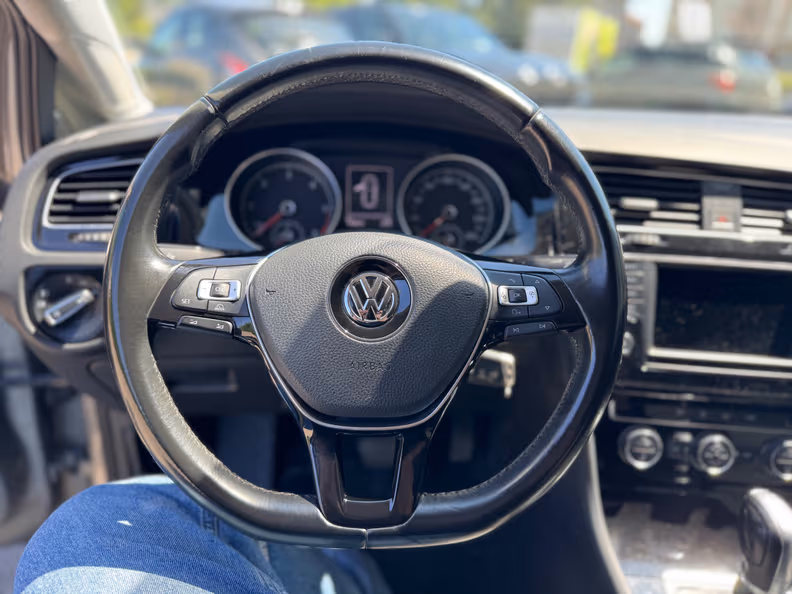 Volkswagen Golf - 11