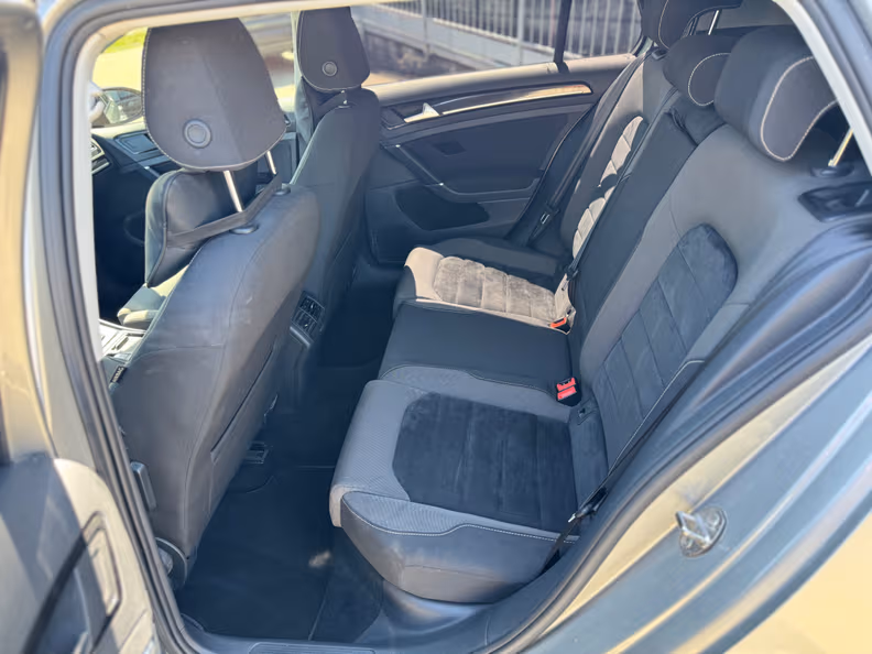 Volkswagen Golf - 22