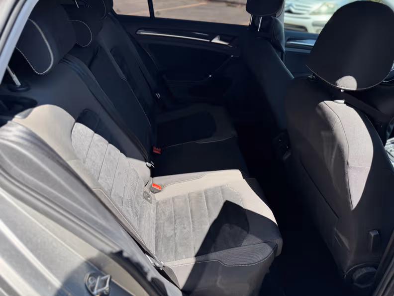 Volkswagen Golf - 24
