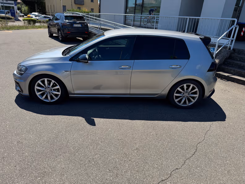 Volkswagen Golf - 2