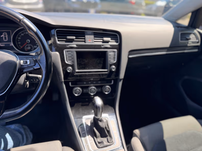 Volkswagen Golf - 16