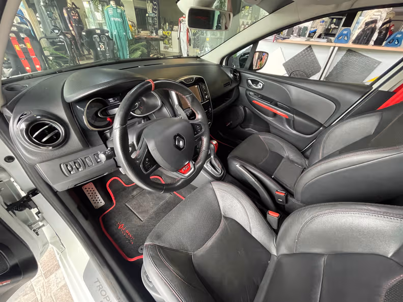 Renault Clio - 28