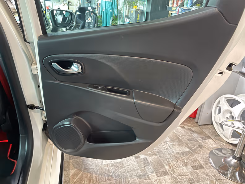 Renault Clio - 40