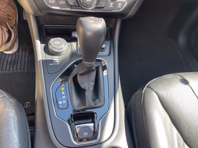 Jeep Cherokee - 27