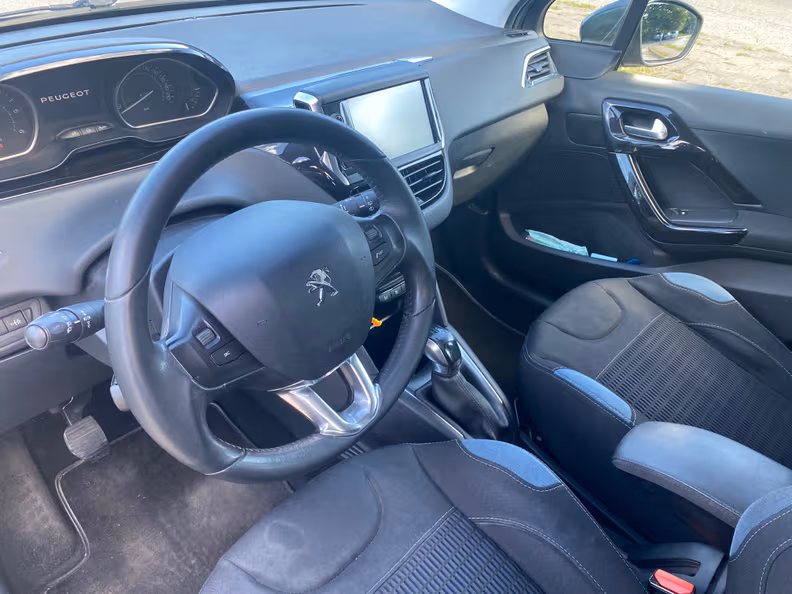 Peugeot 208 - 9